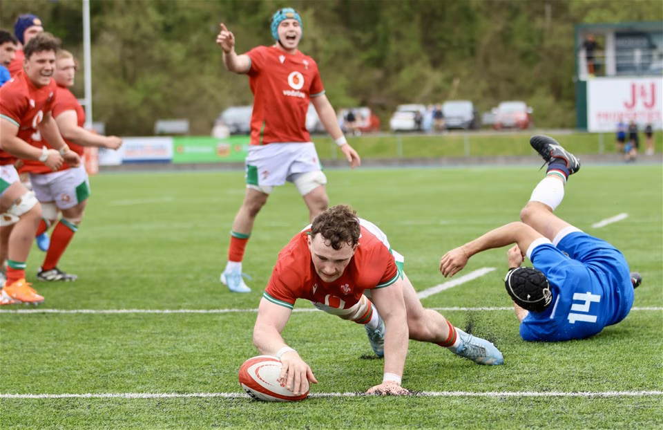 Caio James of Wales dives over to score a try against Italy