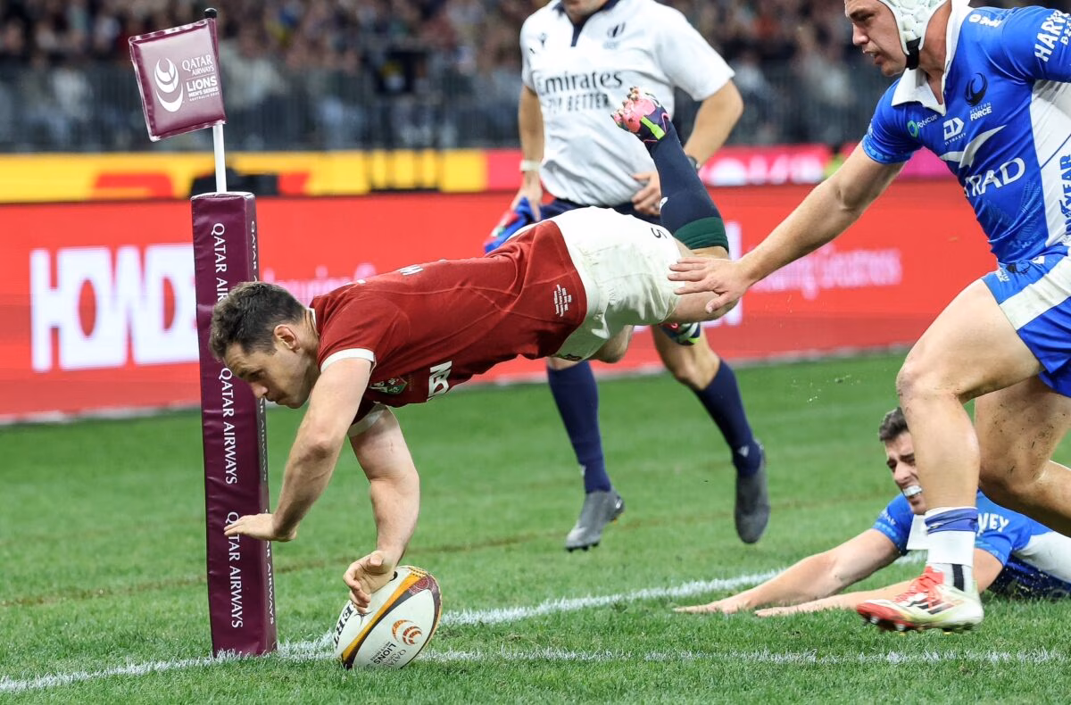 Tomos Williams scores his sides fourth try