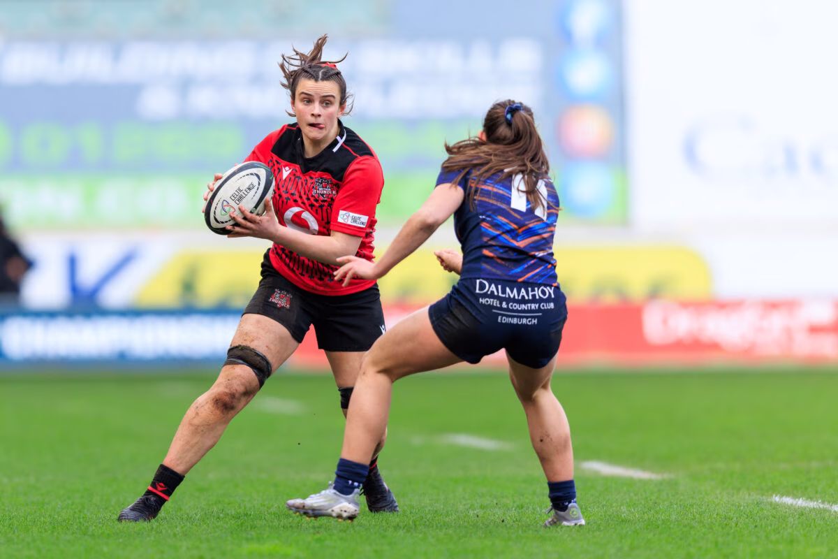 Branwen Metcalfe of Brython Thunder takes on the Edinburgh defence