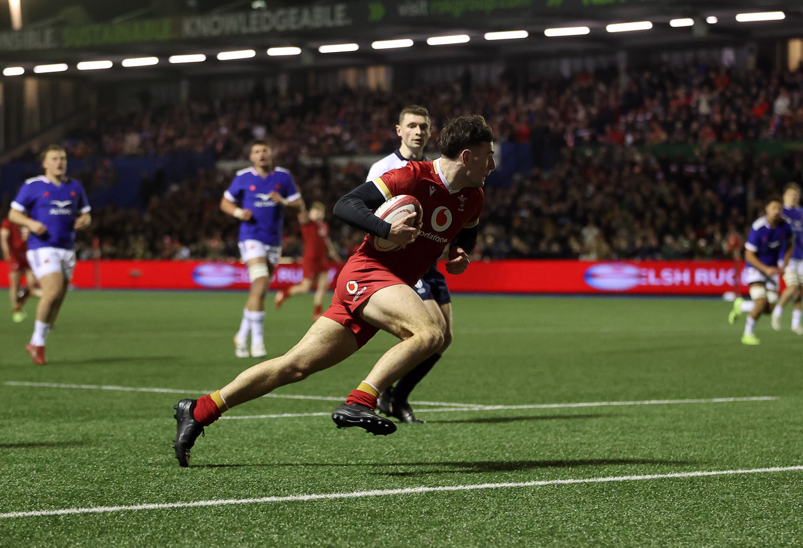 Sion Davies of Wales scores a try